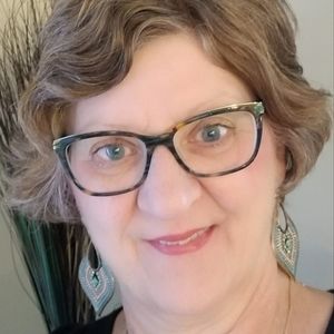 Meet your Posher, Becky